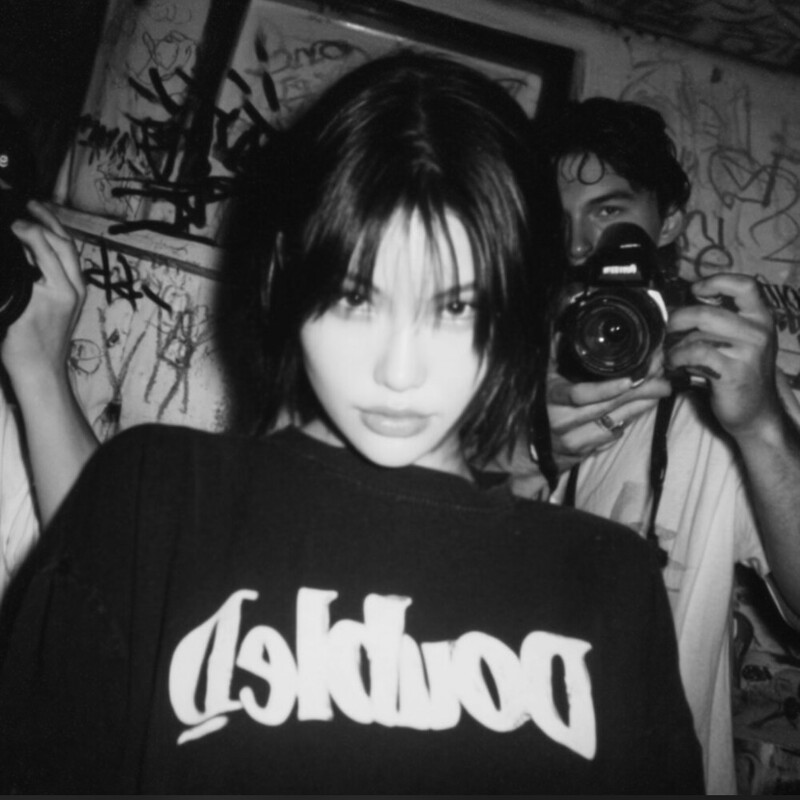 girlsmokingrose