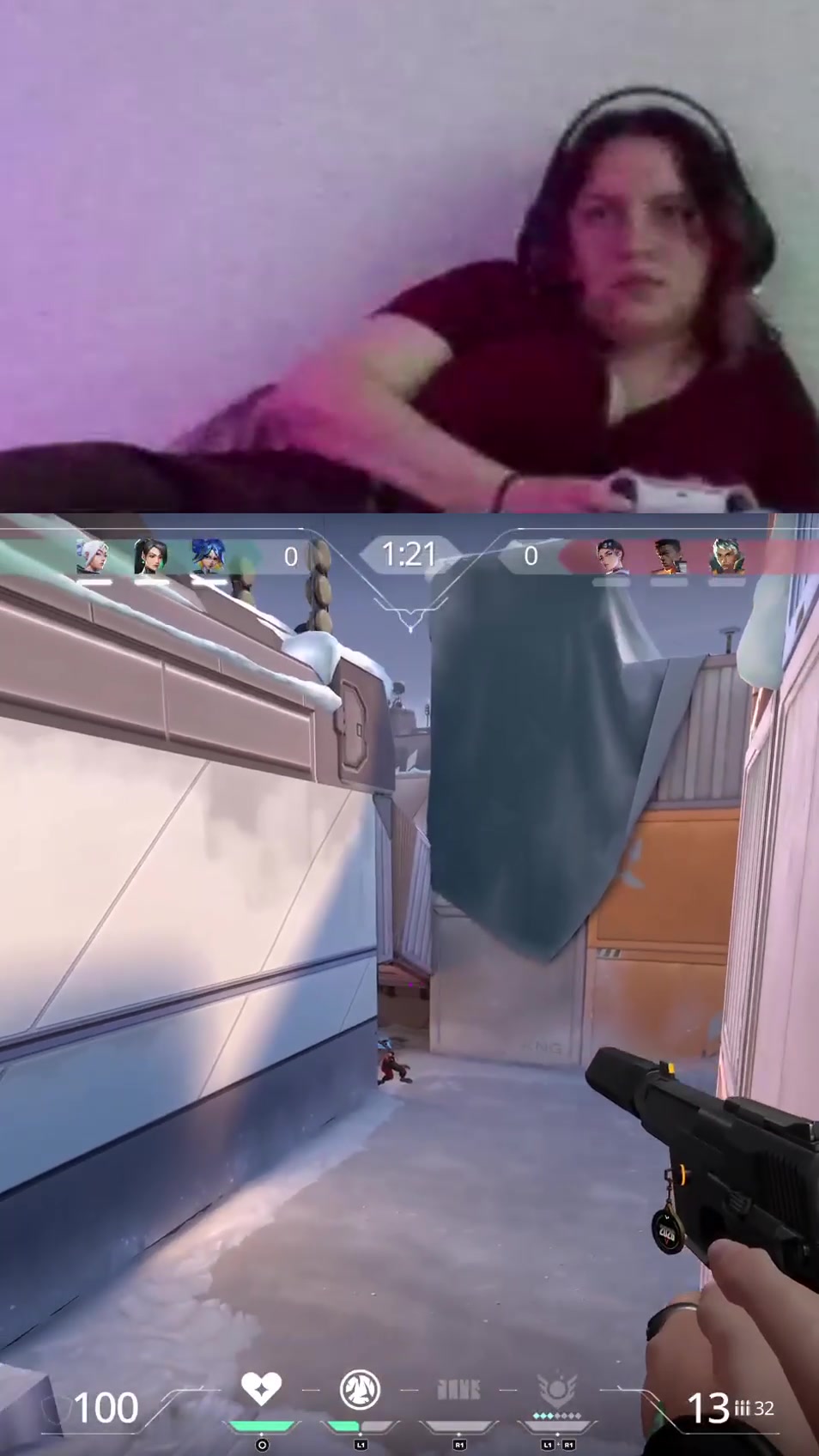 кто-то где-то топает